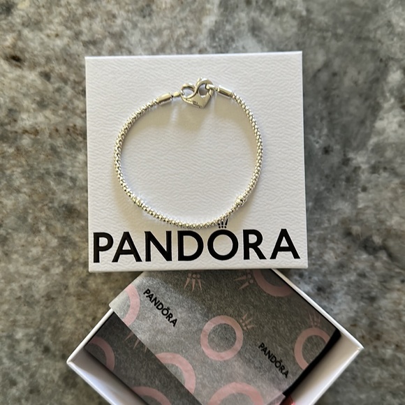 NEW in box PANDORA bracelet - Picture 3 of 3